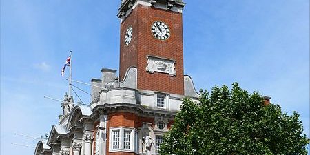 Taxi Transfer from Luton Airport to Colchester