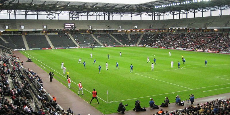 Taxi Transfer from Luton Airport to Milton Keynes