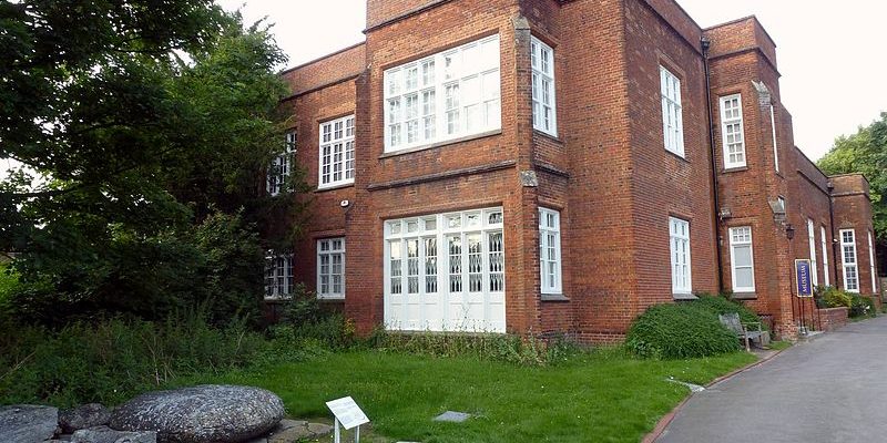 Taxi Transfer from Luton Airport to Saffron Walden