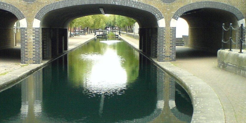 Taxi Transfer from Rotherhithe to Gatwick Airport