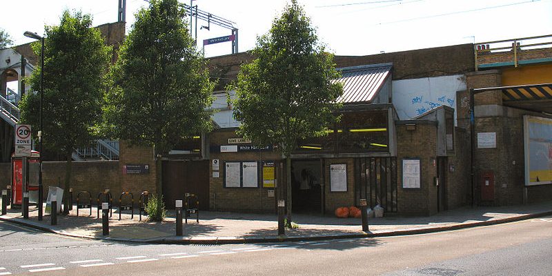 Taxi Transfer from Tottenham to Gatwick Airport