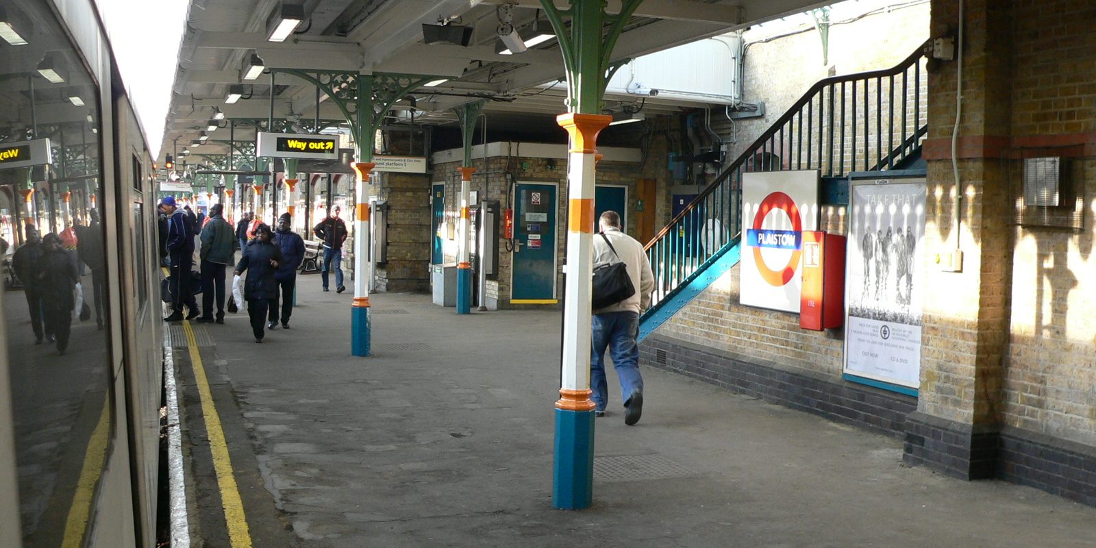 Taxi Transfer from Plaistow to Luton Airport