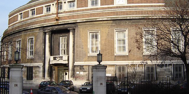 Taxi from Stoke Newington to Luton Airport