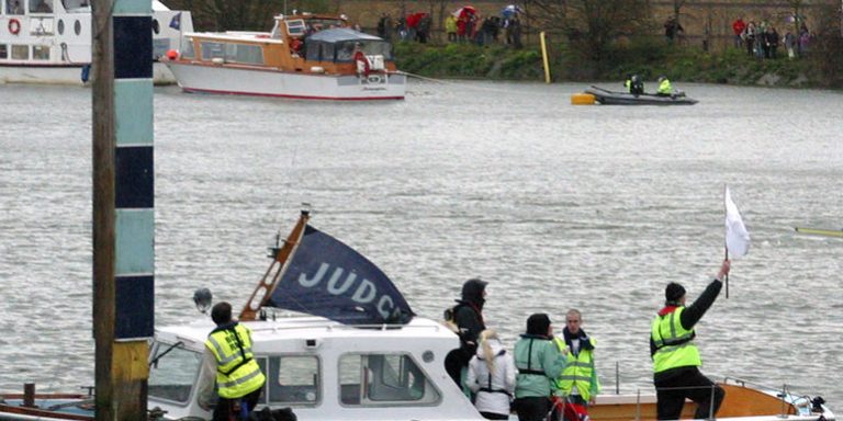 Taxi Transfer from Chiswick to Luton Airport