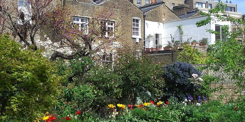 Airport Transfer from Earls Court to Luton Airport