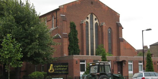 Taxi Transfer from Peckham to Gatwick Airport