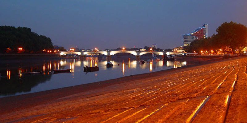 Taxi Transfer from Putney to to Gatwick Airport