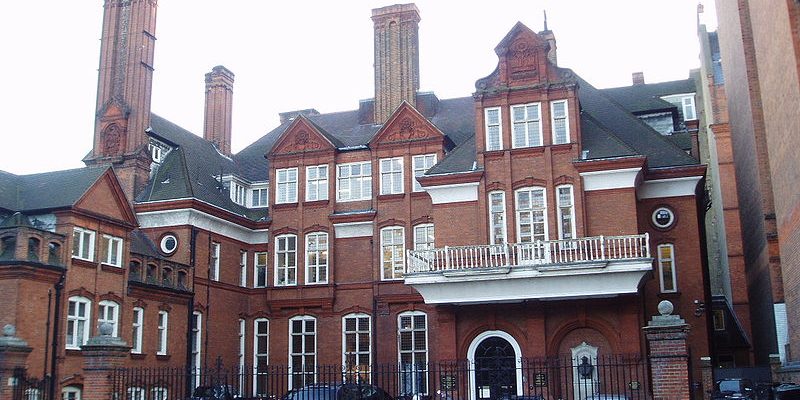 Taxi from South Kensington to Gatwick Airport