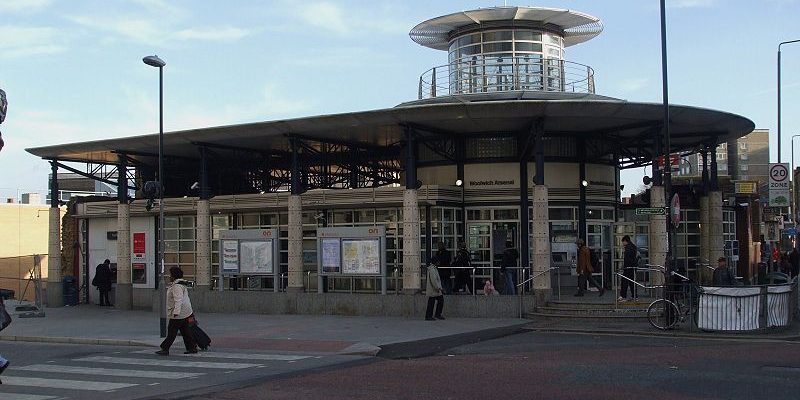 Taxi Transfer from Woolwich to Gatwick Airport