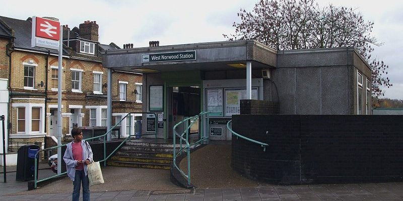 Taxi Transfer from Norwood to London City Airport