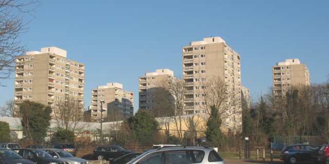 Taxi Transfer from Putney to Luton Airport