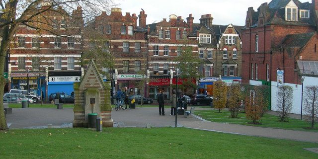 Taxi Transfer from Streatham to Luton Airport