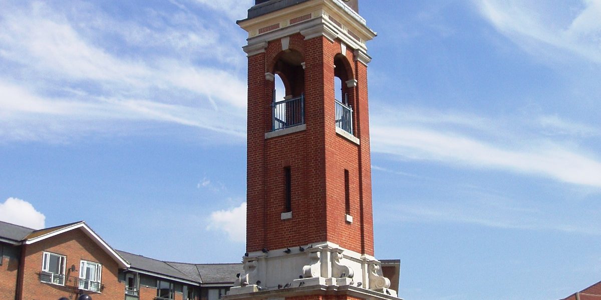 Taxi Transfer from Thamesmead to Luton Airport