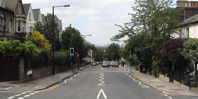 Taxi Transfer from West Norwood to Luton Airport