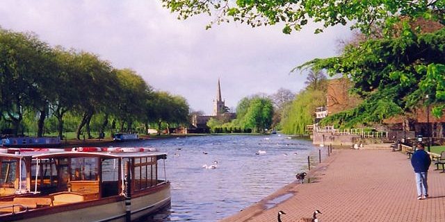 Taxi Transfer from Luton Airport to Stratford-upon-Avon