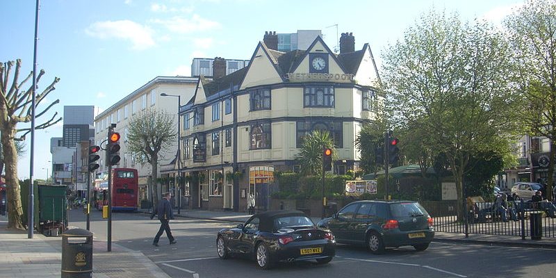 Airport Transfer from North Finchley to Gatwick