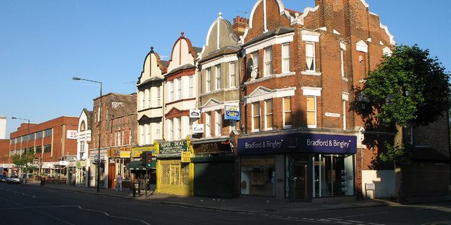 Airport Transfer from North Finchley to Luton