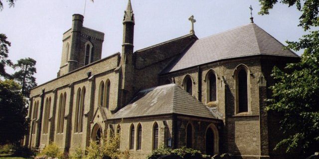 Taxi Transfer from Addlestone to Gatwick Airport