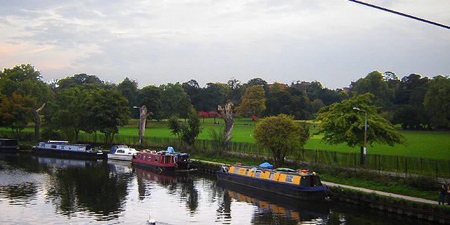 gatwick-airport-transfer-to-clapton Taxi from Clapton to Gatwick Airport