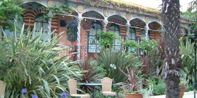 Taxi Transfer from Kensington to Gatwick Airport