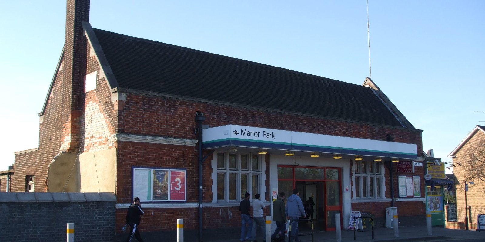 Airport Transfer from Manor Park to Gatwick