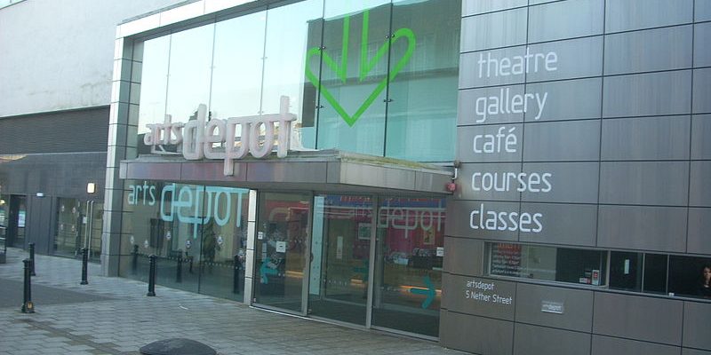 Taxi from North Finchley to Gatwick Airport