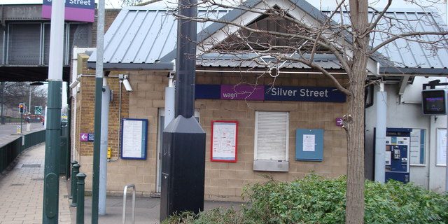 Taxi from Upper Edmonton to Gatwick Airport