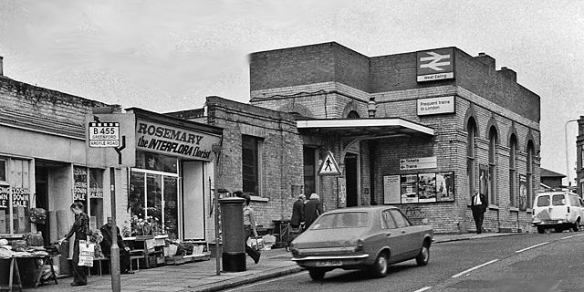 Taxi Transfer from West Ealing to Gatwick Airport