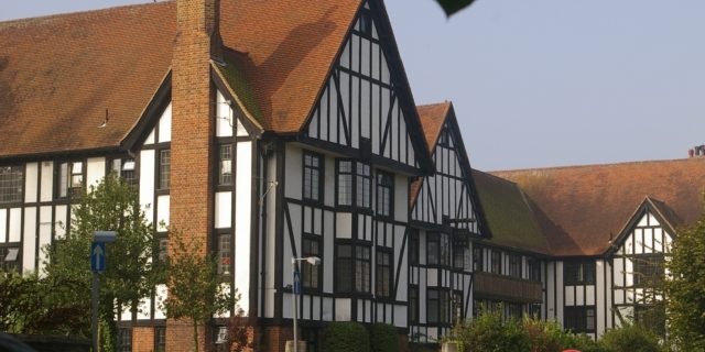 Taxi Transfer from Esher to Heathrow Airport