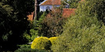 Taxi from Thames Ditton to Heathrow Airport