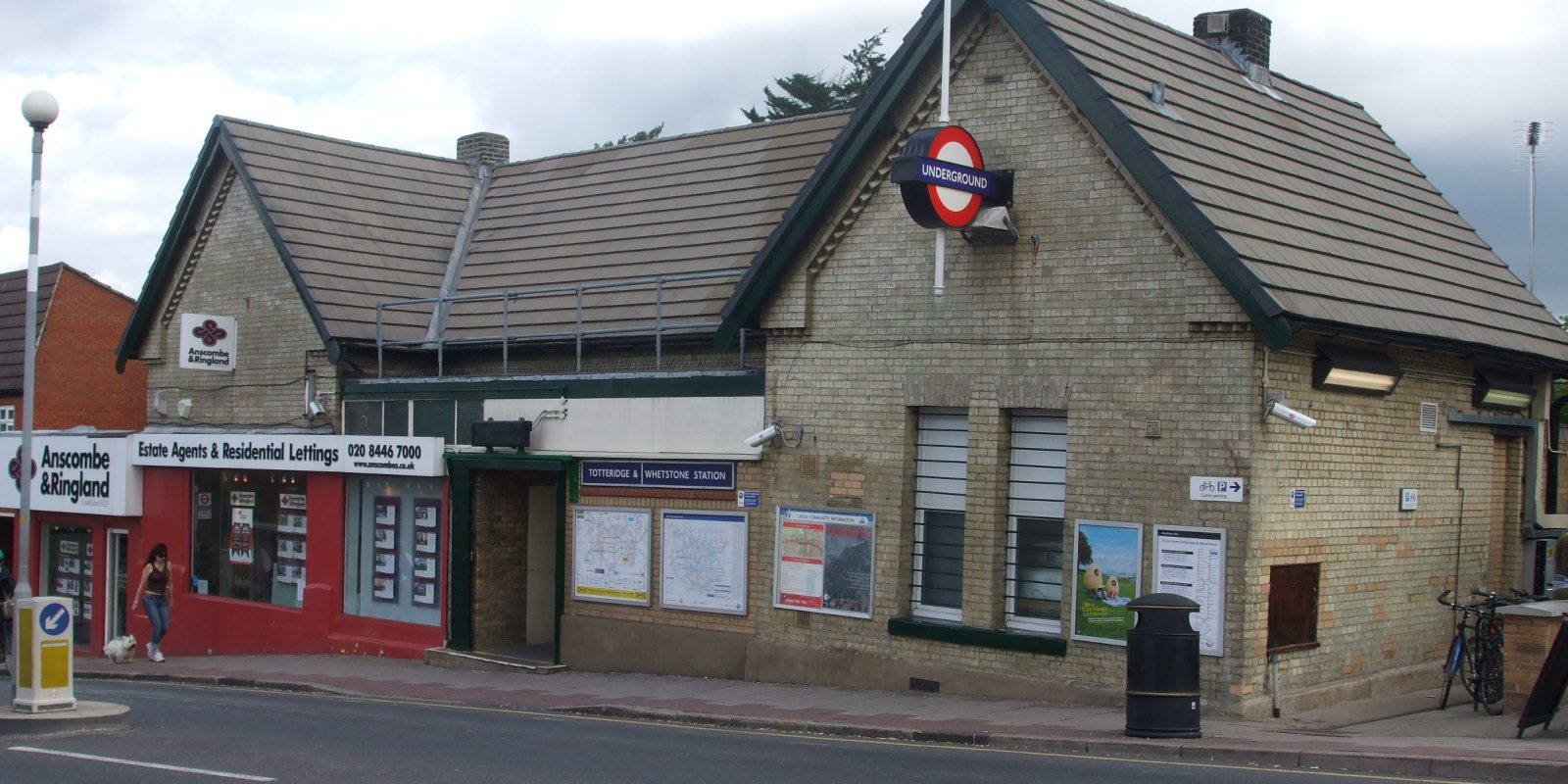 heathrow-airport-transfer-to-whetstone Taxi Transfer from Whetstone to Heathrow Airport