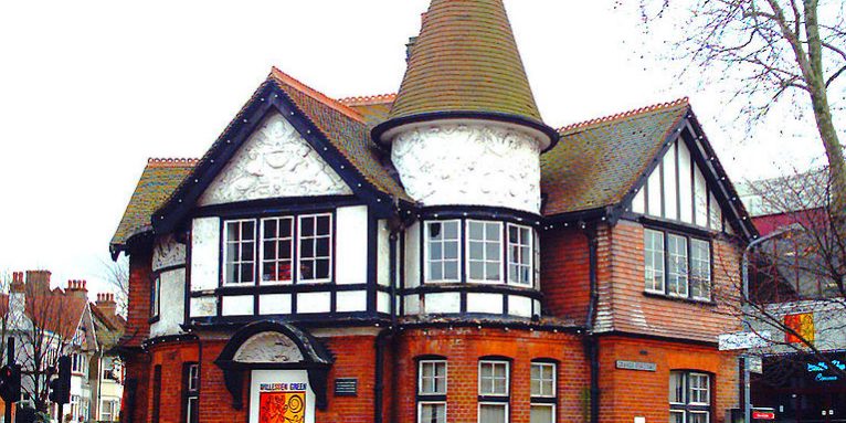 Taxi Transfer from Willesden to Heathrow Airport