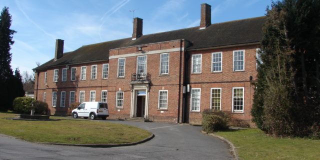 Taxi Transfer from Chertsey to London City Airport