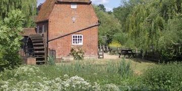 Taxi Transfer from Cobham to London City Airport