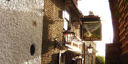 Airport Transfer from Hammersmith to London City Airport