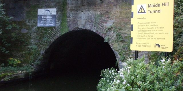 Airport Transfer from Maida Hill to London City Airport