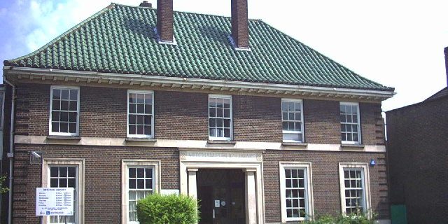 Taxi Transfer from Tooting to London City Airport