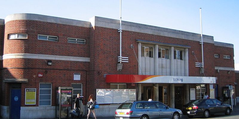 Taxi Transfer from Woking to London City Airport