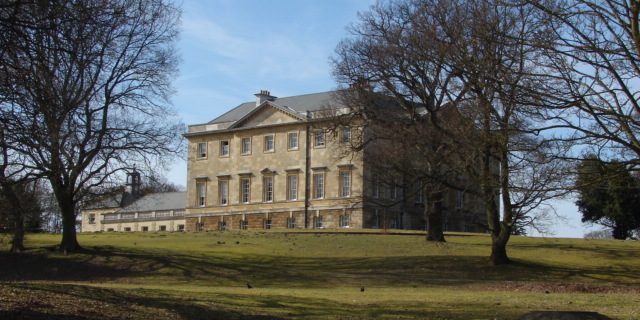 luton-airport-transfer-to-chertsey Taxi Transfer from Chertsey to Luton Airport