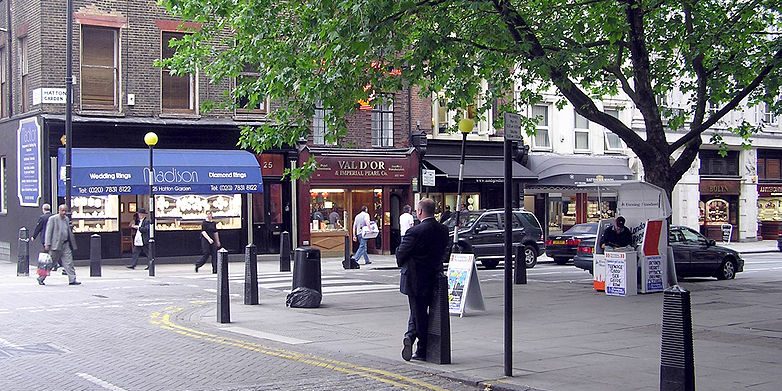 Taxi from City of London EC1 to Luton Airport