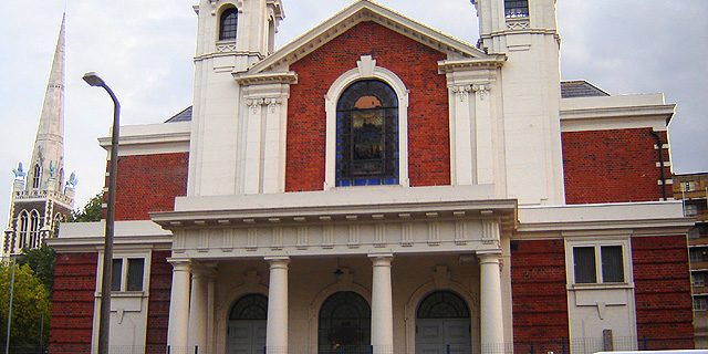 Taxi from Clapton to Luton Airport