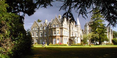 Taxi Transfer from Egham to Luton Airport