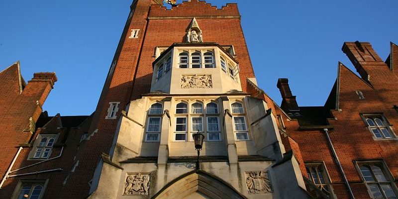 Taxi Transfer from Epsom to Luton Airport