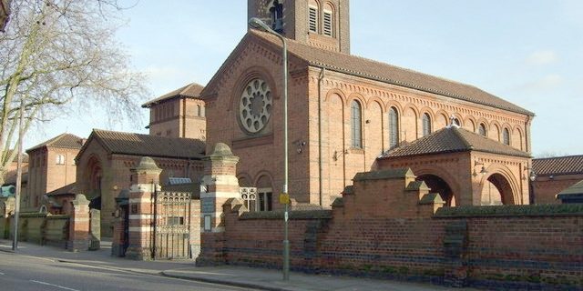 Airport Transfer from Golders Green to Luton Airport