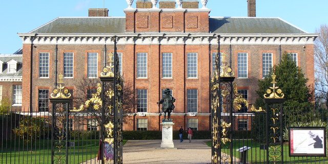 Taxi Transfer from Kensington to Luton Airport