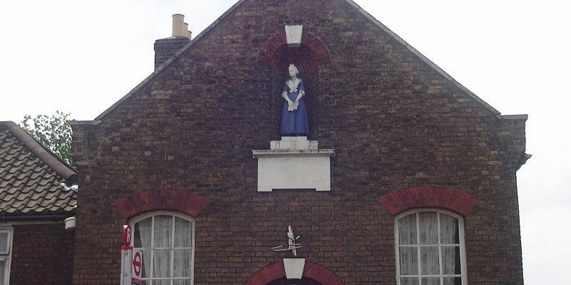 Airport Transfer from Lower Edmonton to Luton