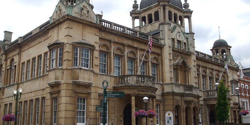 Airport Transfer from Manor Park to Luton