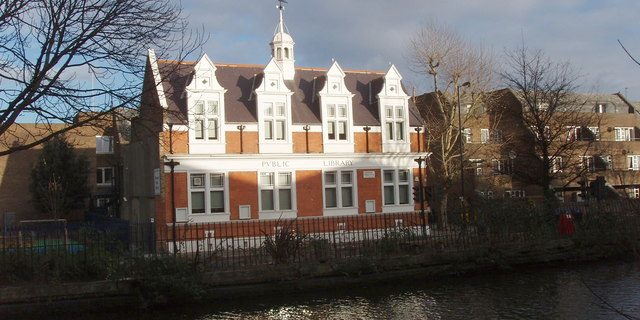 Taxi from North Kensington to Luton Airport