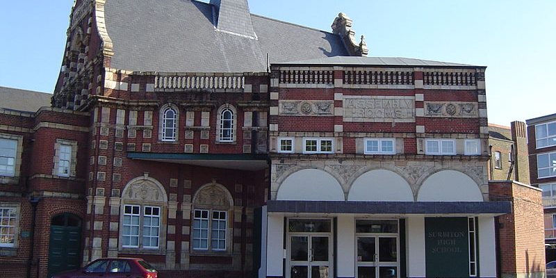 Taxi Transfer from Surbiton to Luton Airport