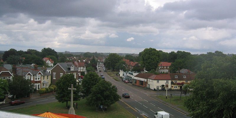 Taxi from Thames Ditton to Luton Airport